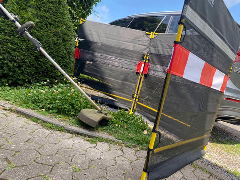 Frässchutzwand mobile Schutzwand Freischneider Wurzelfräse Stein Mäharbeiten Modular Guarding System MGS Beschermschild protection pour fraiseuse mobile pour débroussailleuse Freesbescherming afscherming voor bosmaaiers Beschermwanden Beschermschild