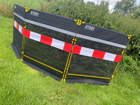 Frässchutzwand mobile Schutzwand Freischneider Wurzelfräse Stein Mäharbeiten Modular Guarding System MGS Beschermschild protection pour fraiseuse mobile pour débroussailleuse Freesbescherming afscherming voor bosmaaiers Beschermwanden Beschermschild